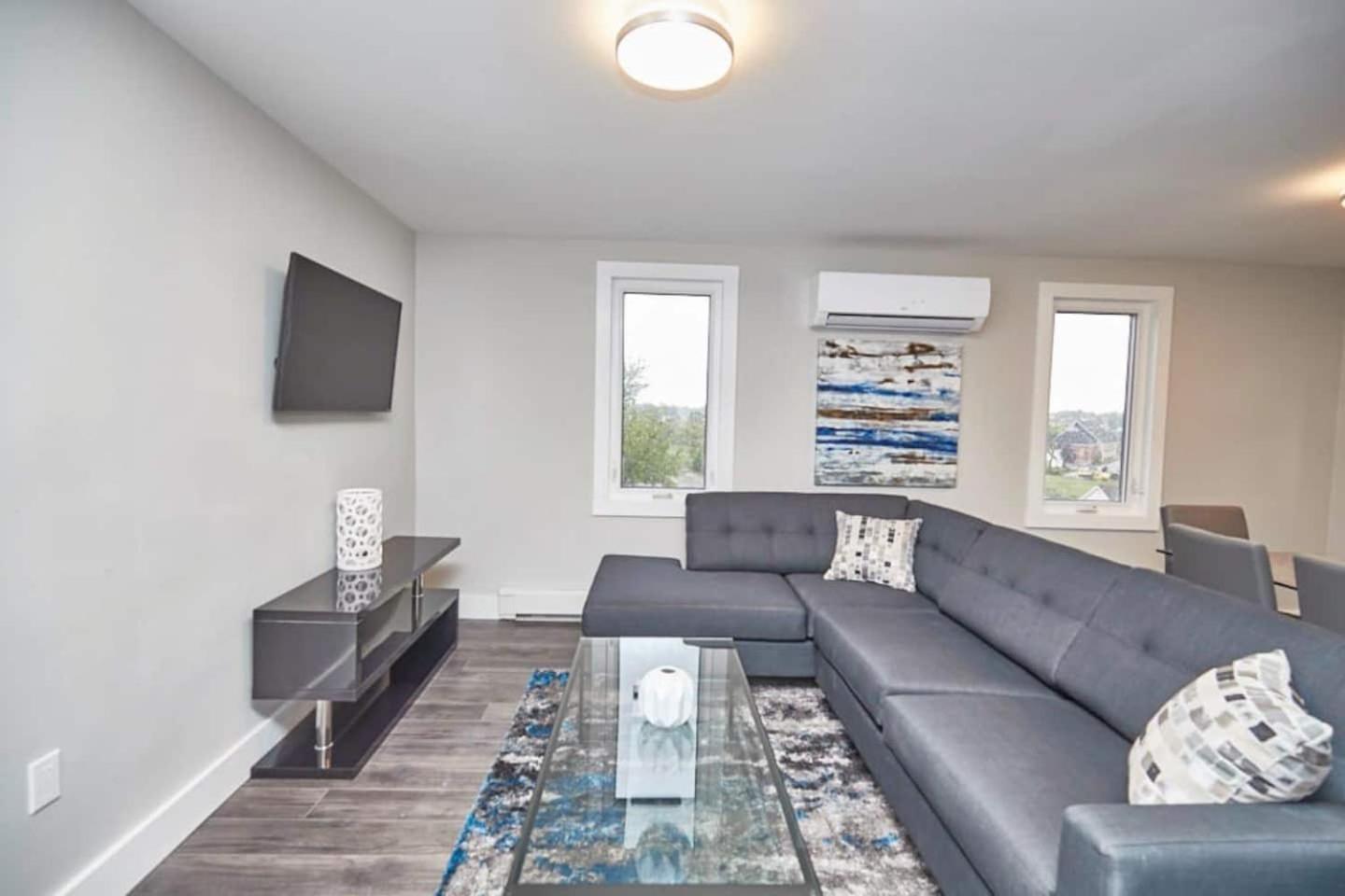 Clifton Hill Hideaway 2B -Two Bedroom Condo Ниагара-Фолс Экстерьер фото