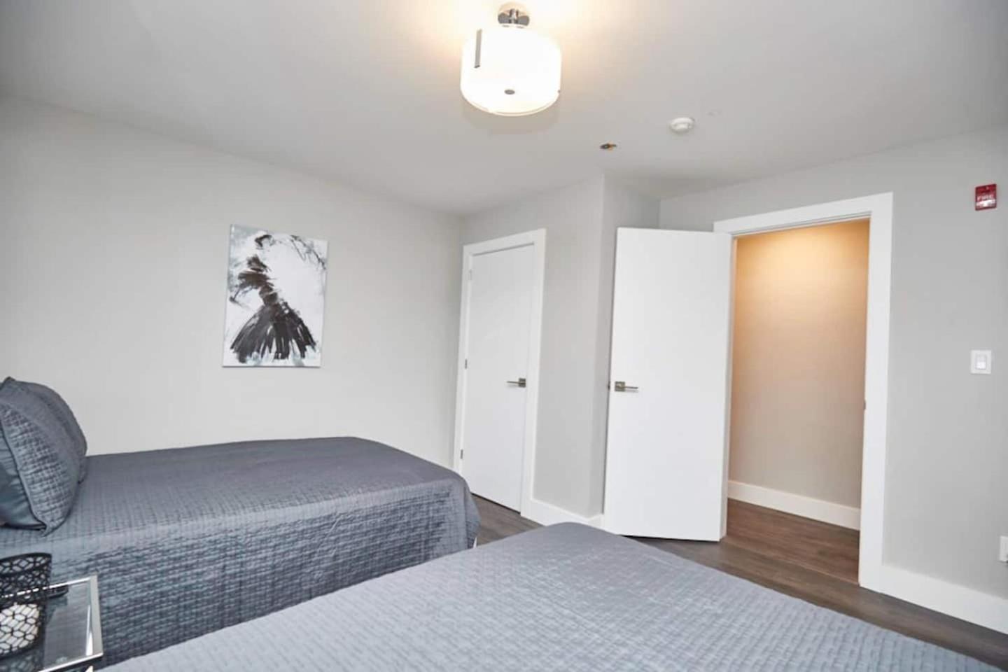 Clifton Hill Hideaway 2B -Two Bedroom Condo Ниагара-Фолс Экстерьер фото