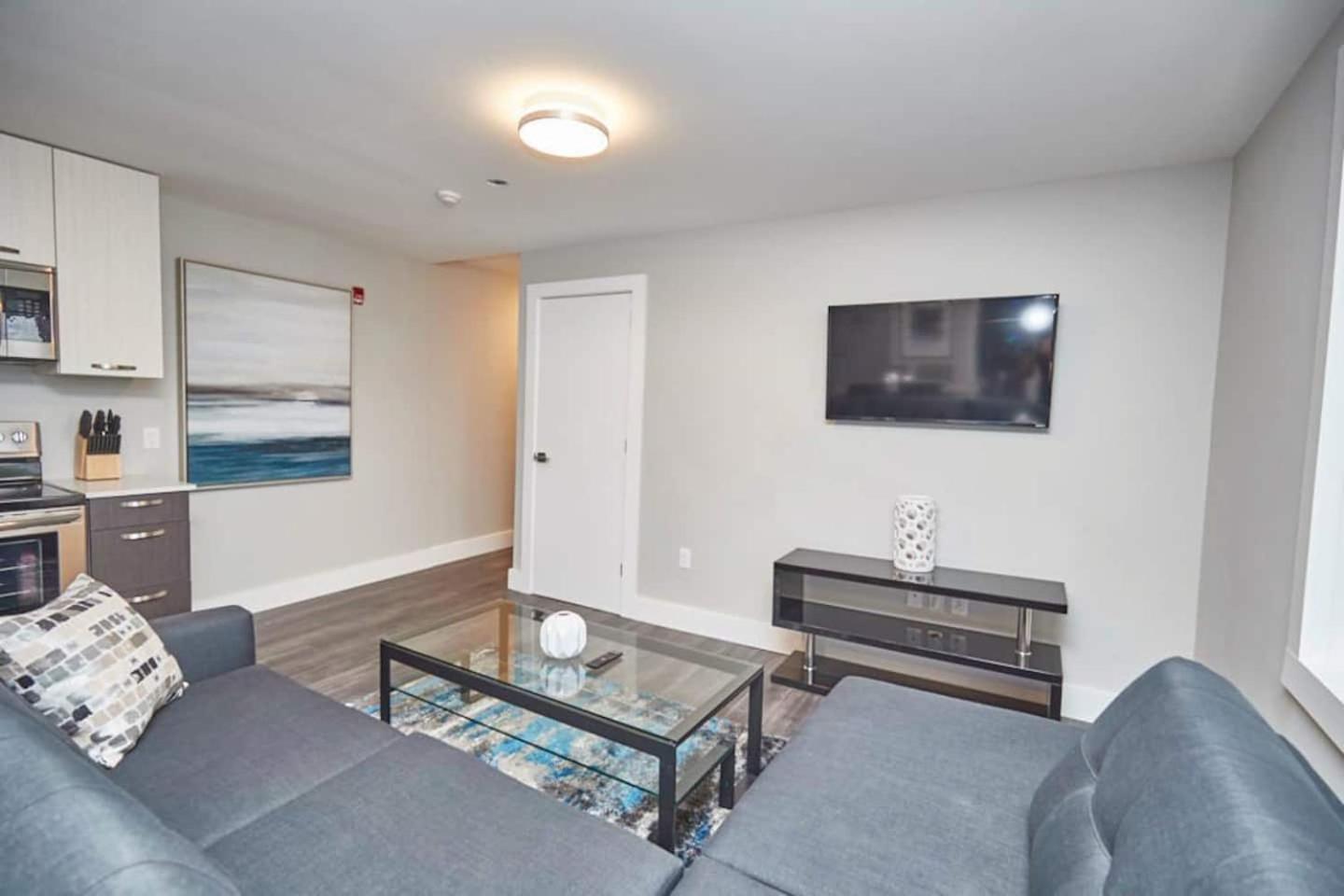 Clifton Hill Hideaway 2B -Two Bedroom Condo Ниагара-Фолс Экстерьер фото