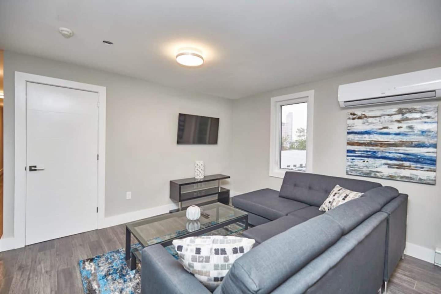 Clifton Hill Hideaway 2B -Two Bedroom Condo Ниагара-Фолс Экстерьер фото