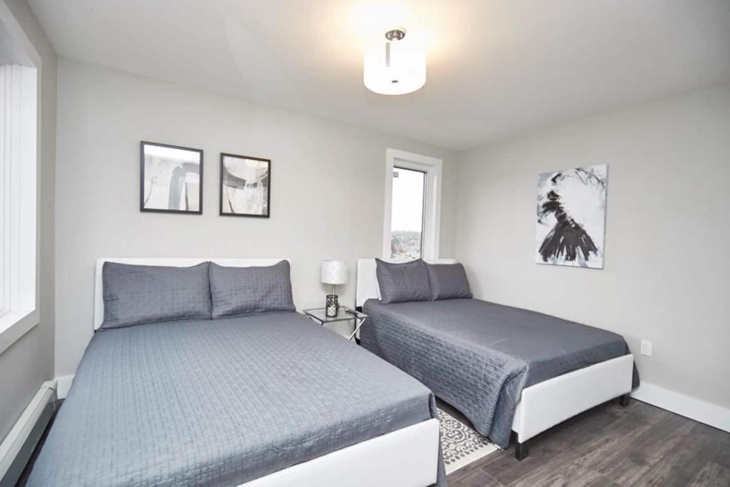 Clifton Hill Hideaway 2B -Two Bedroom Condo Ниагара-Фолс Экстерьер фото